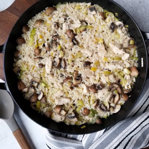Chicken with rice, leeks and mushrooms