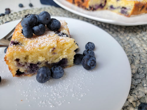 For a friend's birthday: Lemon blueberry cake with vanilla German  buttercream and lemon glaze drip, topped with fresh blueberries, candied  lemon slices, blueberry meringue kisses and cornflowers. : r/Baking