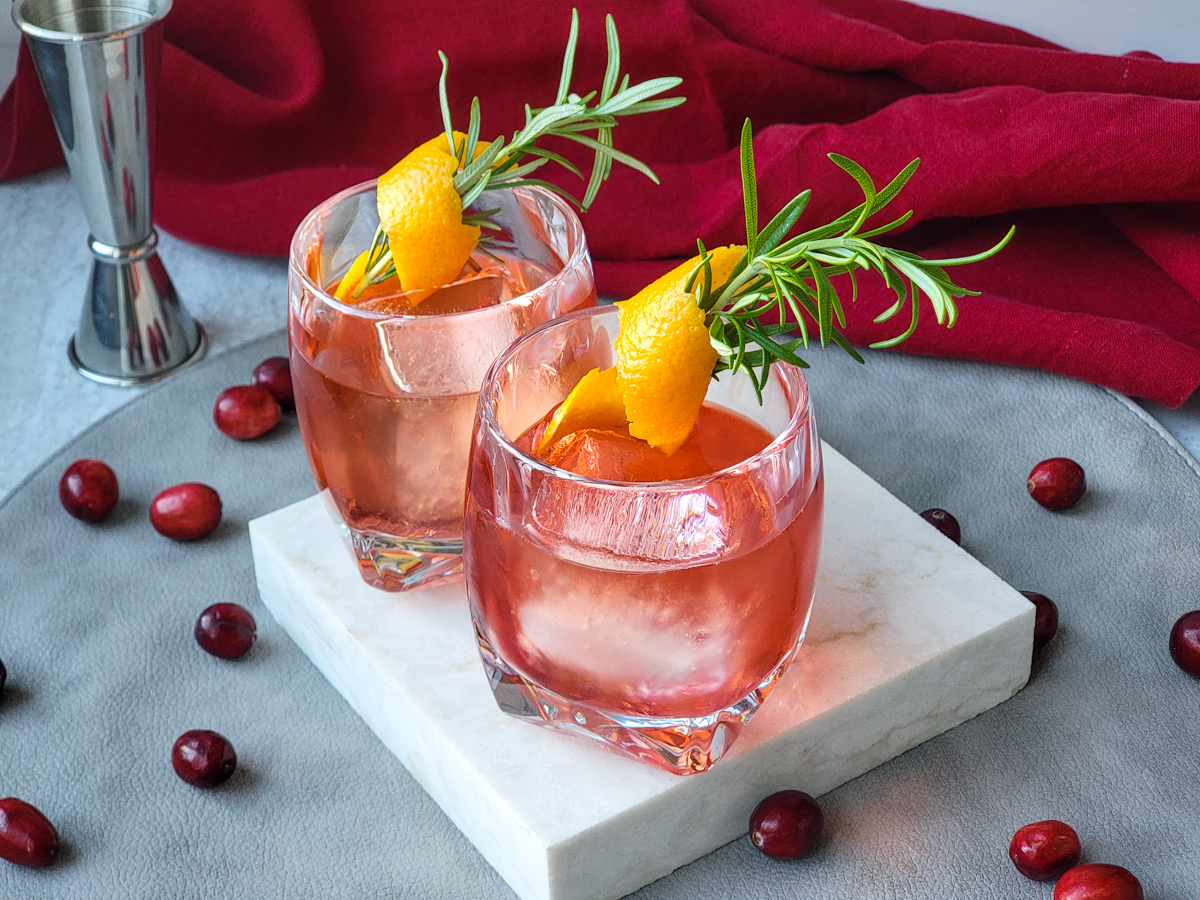 https://casualfoodist.com/wp-content/uploads/2021/11/Cranberry-Old-Fashioned-Cocktail-2.jpg