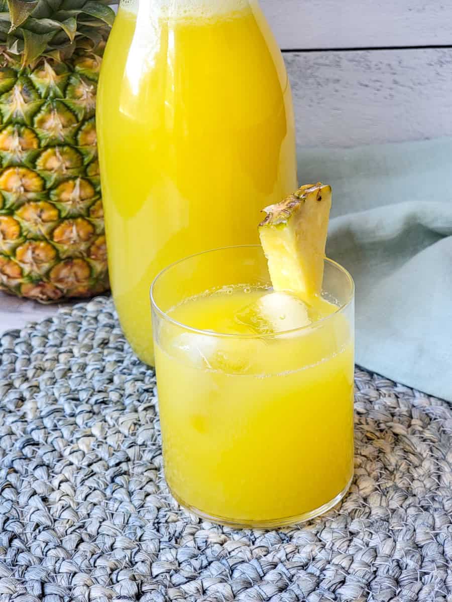 Pineapple Agua Fresca (Agua de Piña) - Casual Foodist