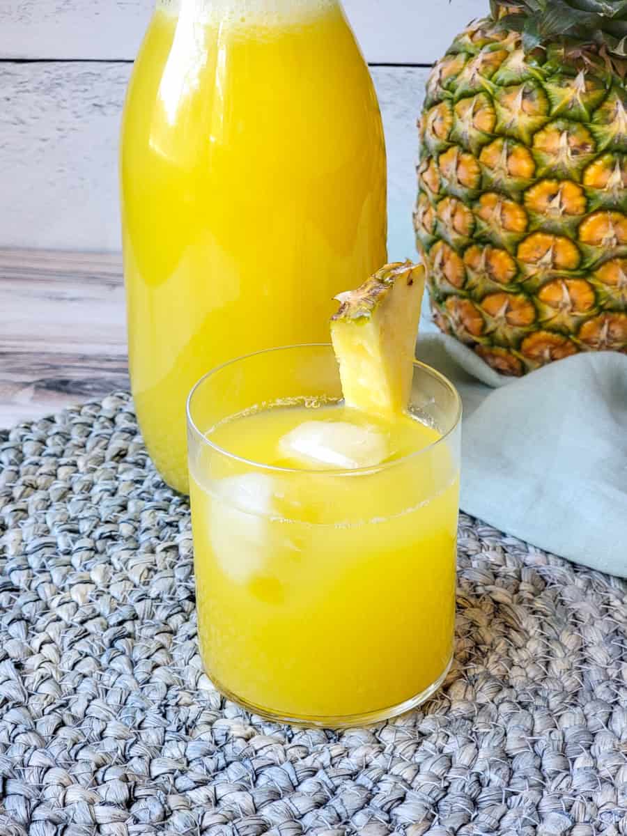 Pineapple Agua Fresca (Agua de Piña) - Casual Foodist