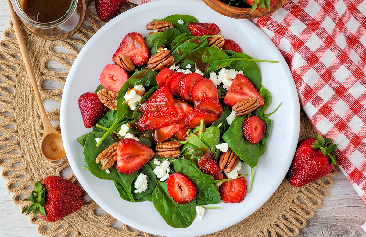 Spinach and Strawberry Salad with Honey Balsamic Dressing - Casual Foodist