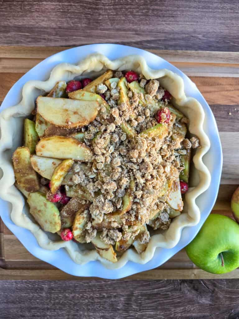 Cranberry Apple Crumble Pie preparation