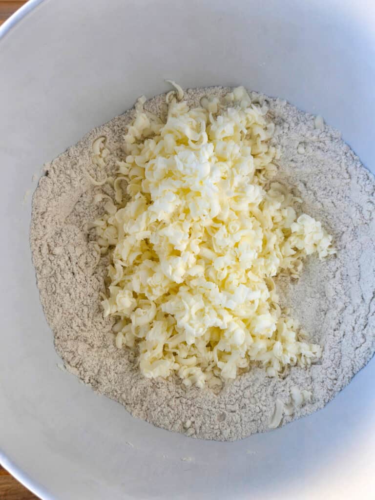 Gingerbread Scones with Maple Glaze -preparation